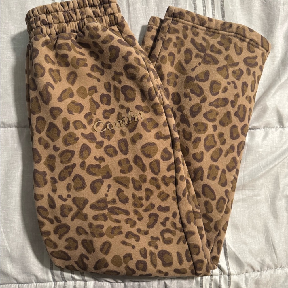 Confrt cheetah sweatpants
